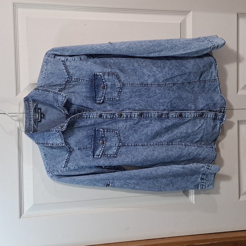Fashion Web snap front button-up denim top - Med
